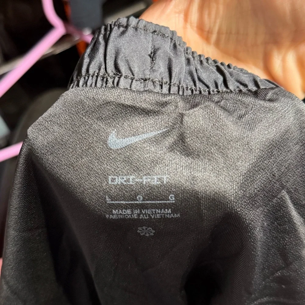 Nike Dri Fit Shorts Black Women’s Size Large Athletic Stretchy - Picture 6 of 6